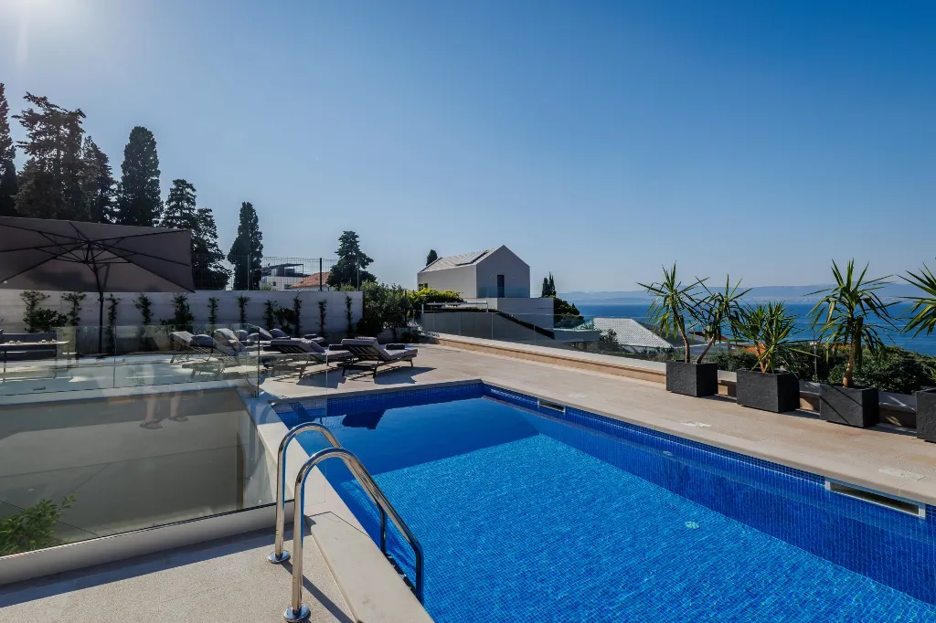 Contemporary Pool Villa in Sutivan
