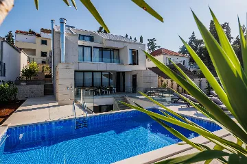 Contemporary Pool Villa in Sutivan