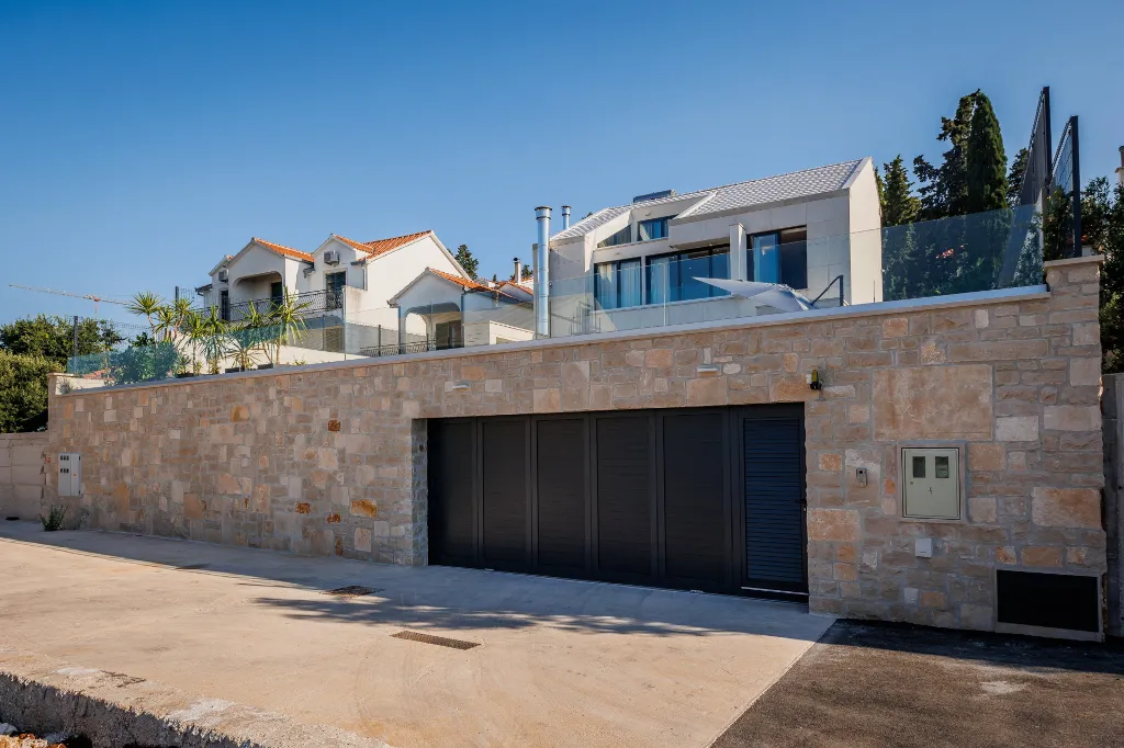 Contemporary Pool Villa in Sutivan