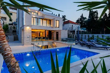 Contemporary Pool Villa in Sutivan