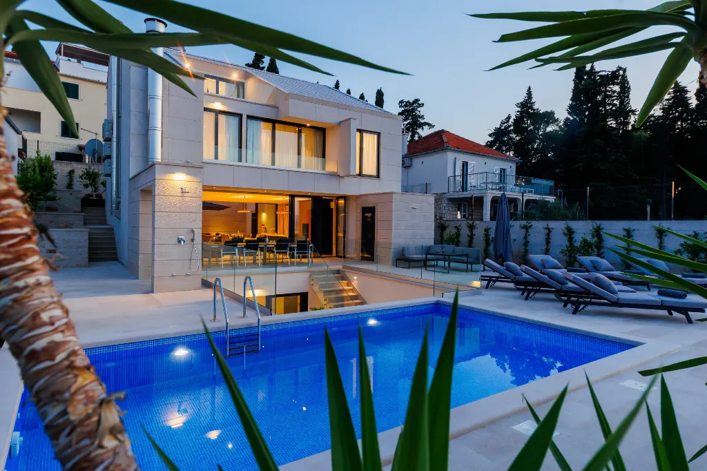 Contemporary Pool Villa in Sutivan