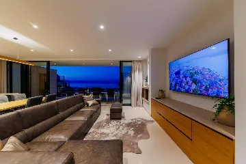 Contemporary Pool Villa in Sutivan