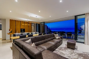 Contemporary Pool Villa in Sutivan