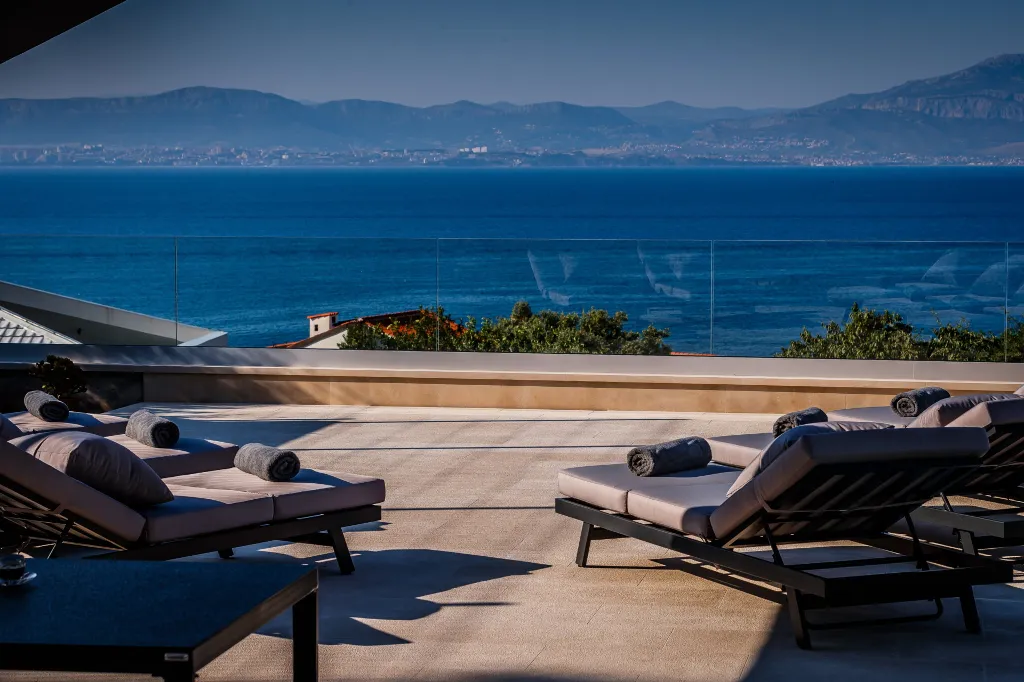 Contemporary Pool Villa in Sutivan