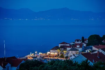 Contemporary Pool Villa in Sutivan