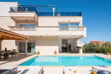Spacious Family Villa with Pool in Vodice