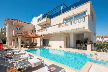 Spacious Family Villa with Pool in Vodice