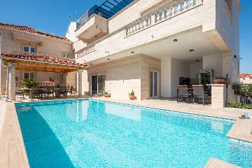 Spacious Family Villa with Pool in Vodice