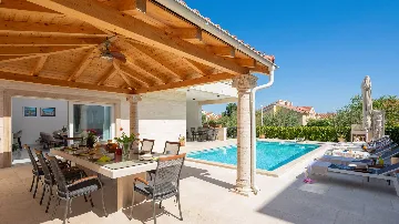 Spacious Family Villa with Pool in Vodice