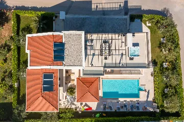 Spacious Family Villa with Pool in Vodice