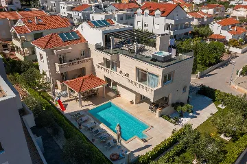 Spacious Family Villa with Pool in Vodice