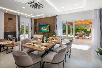 Spacious Family Villa with Pool in Vodice