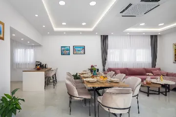 Spacious Family Villa with Pool in Vodice