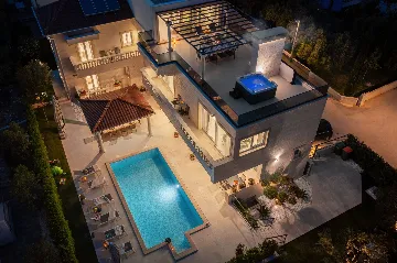 Spacious Family Villa with Pool in Vodice