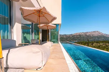 Modern Villa with Pool and Sauna in Žrnovo