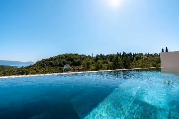 Modern Villa with Pool and Sauna in Žrnovo