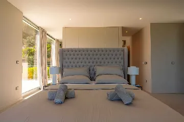 Modern Villa with Pool and Sauna in Žrnovo