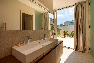 Modern Villa with Pool and Sauna in Žrnovo