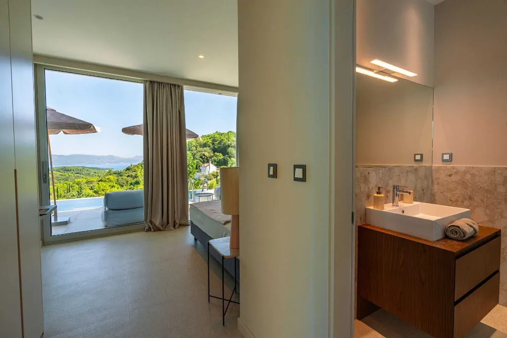 Modern Villa with Pool and Sauna in Žrnovo