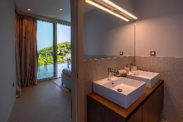 Modern Villa with Pool and Sauna in Žrnovo