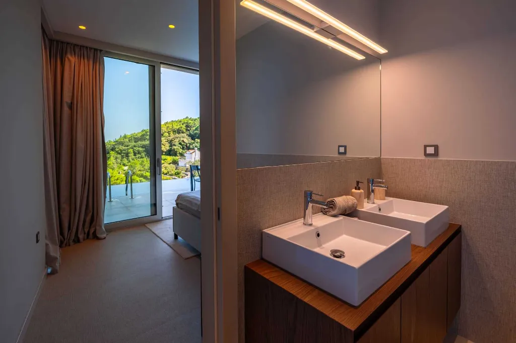 Modern Villa with Pool and Sauna in Žrnovo