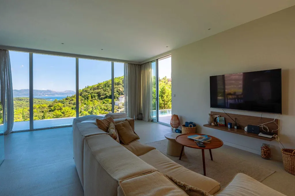 Modern Villa with Pool and Sauna in Žrnovo