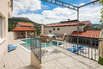 Spacious Garden Villa with Pool in Solin