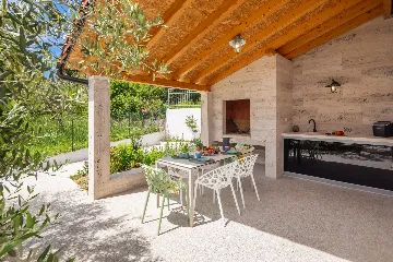 Spacious Garden Villa with Pool in Solin