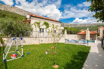 Spacious Garden Villa with Pool in Solin