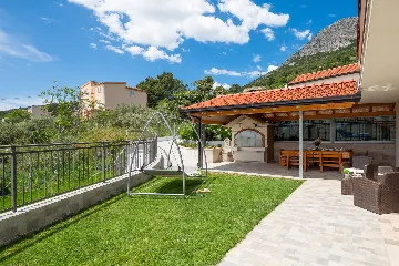 Spacious Garden Villa with Pool in Solin