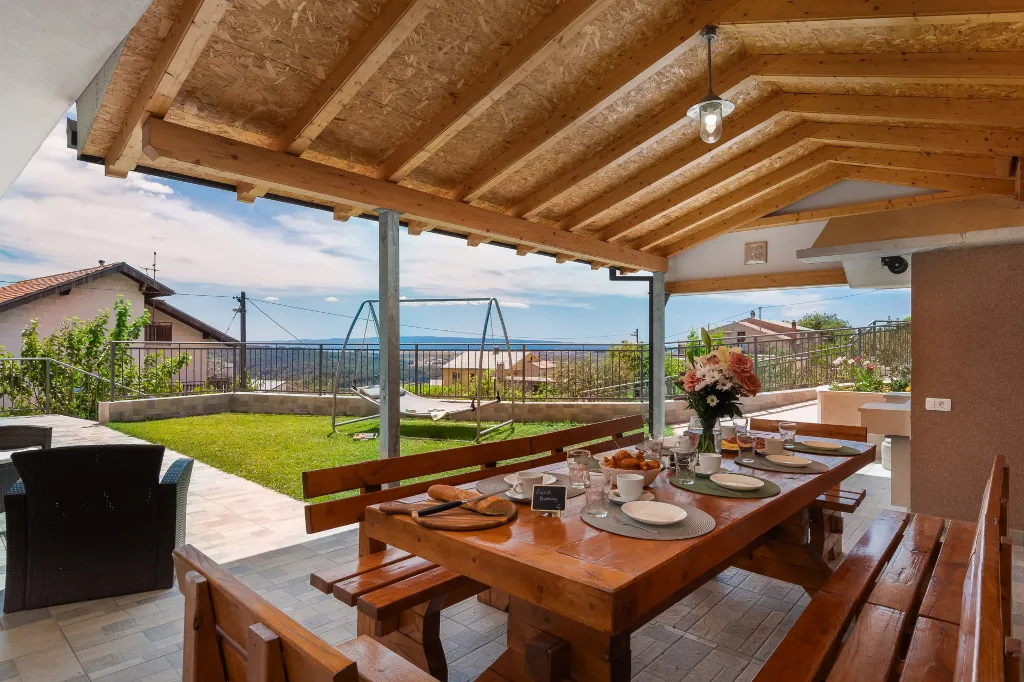 Spacious Garden Villa with Pool in Solin