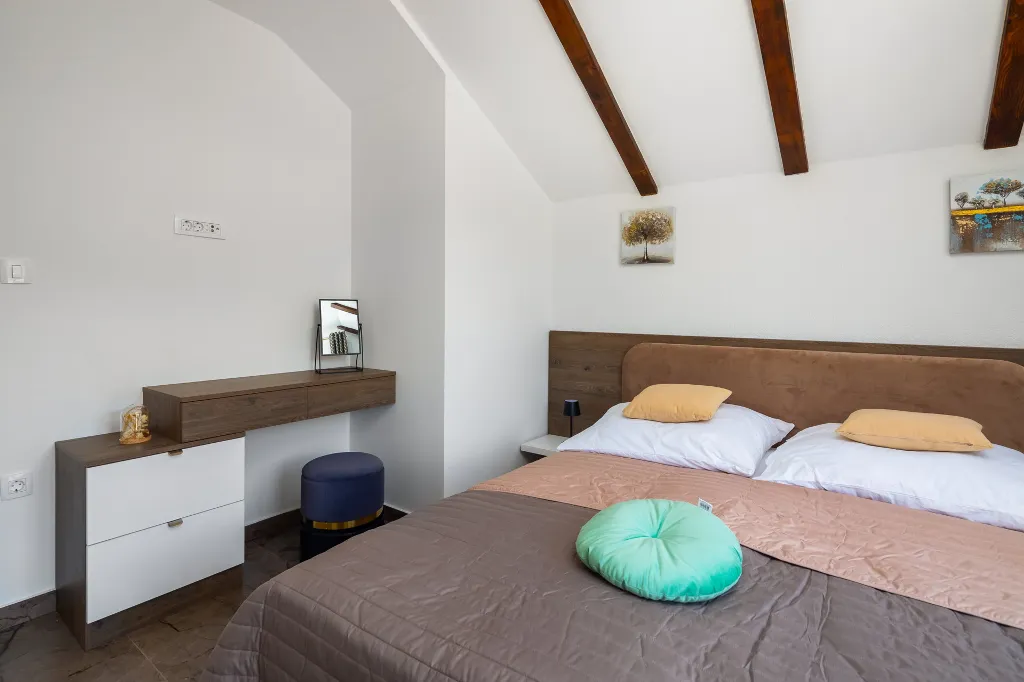 Spacious Garden Villa with Pool in Solin