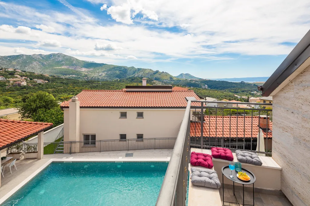 Spacious Garden Villa with Pool in Solin