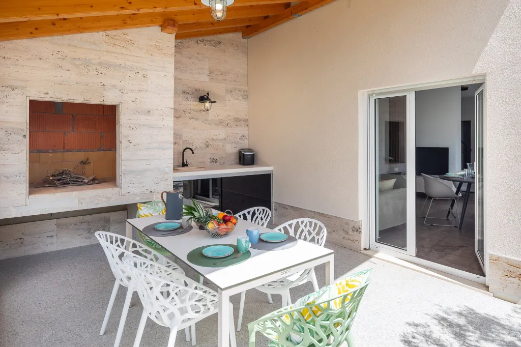 Spacious Garden Villa with Pool in Solin