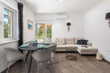 Spacious Garden Villa with Pool in Solin