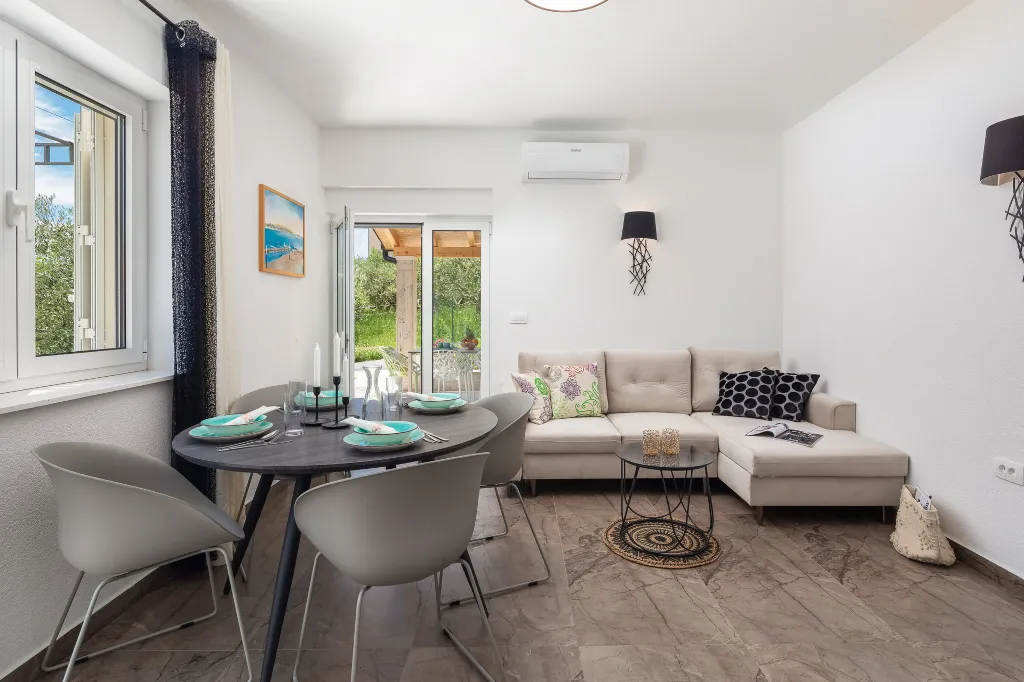 Spacious Garden Villa with Pool in Solin