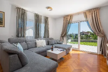 Spacious Garden Villa with Pool in Solin