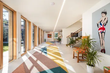 Spacious Six-Bedroom Villa Retreat, Škrip