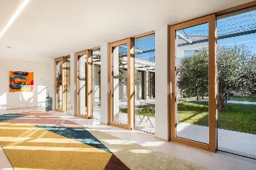 Spacious Six-Bedroom Villa Retreat, Škrip