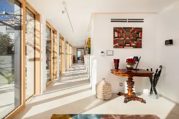 Spacious Six-Bedroom Villa Retreat, Škrip