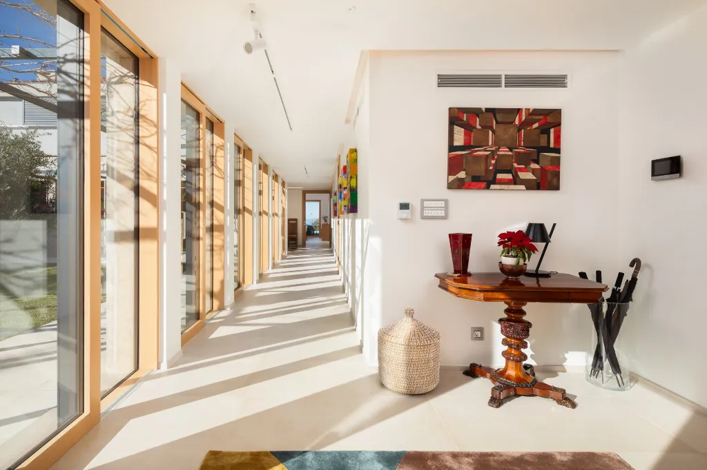 Spacious Six-Bedroom Villa Retreat, Škrip