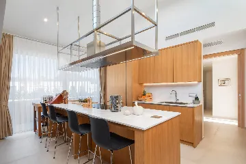 Spacious Six-Bedroom Villa Retreat, Škrip