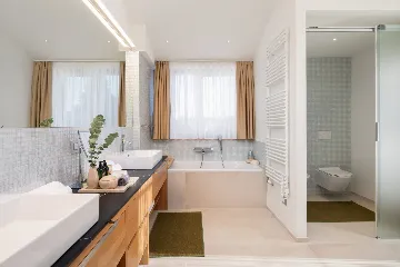 Spacious Six-Bedroom Villa Retreat, Škrip