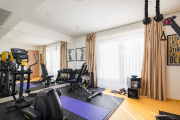 Spacious Six-Bedroom Villa Retreat, Škrip