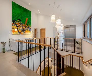 Spacious Six-Bedroom Villa Retreat, Škrip