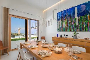 Spacious Six-Bedroom Villa Retreat, Škrip