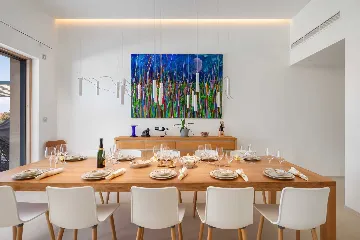 Spacious Six-Bedroom Villa Retreat, Škrip