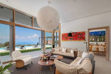 Spacious Six-Bedroom Villa Retreat, Škrip