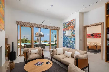 Spacious Six-Bedroom Villa Retreat, Škrip