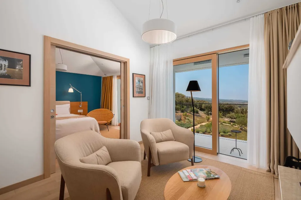 Spacious Six-Bedroom Villa Retreat, Škrip